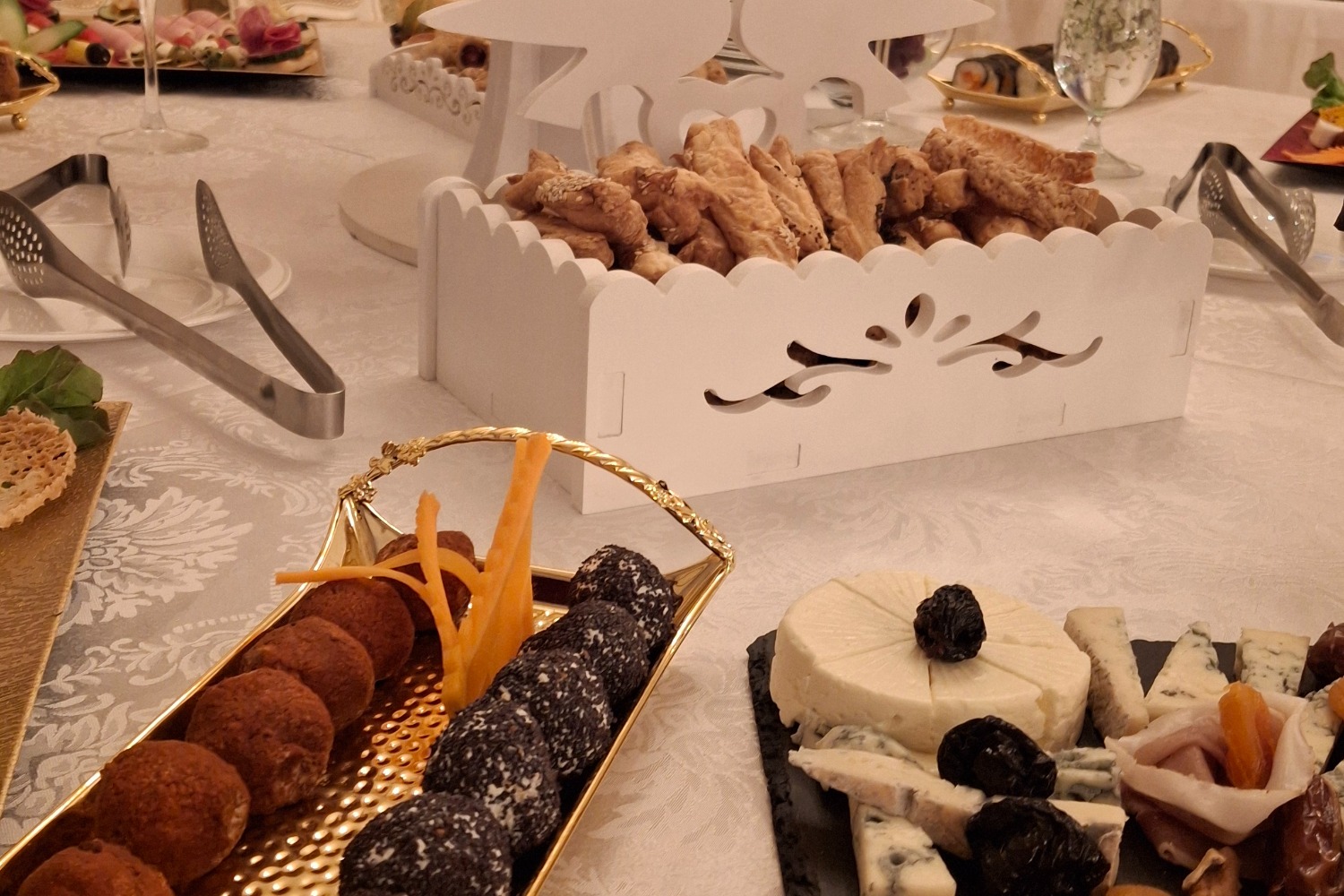 Salon Regal Dracula in Arges , pe Transfagarasan locatii arges