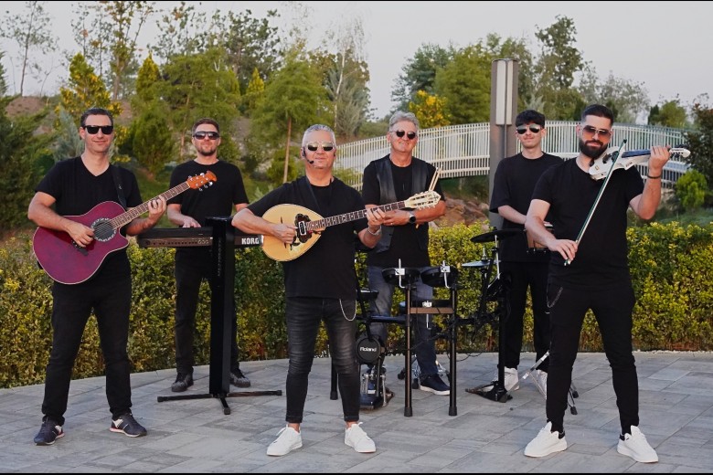 Yanis Greek Live Band