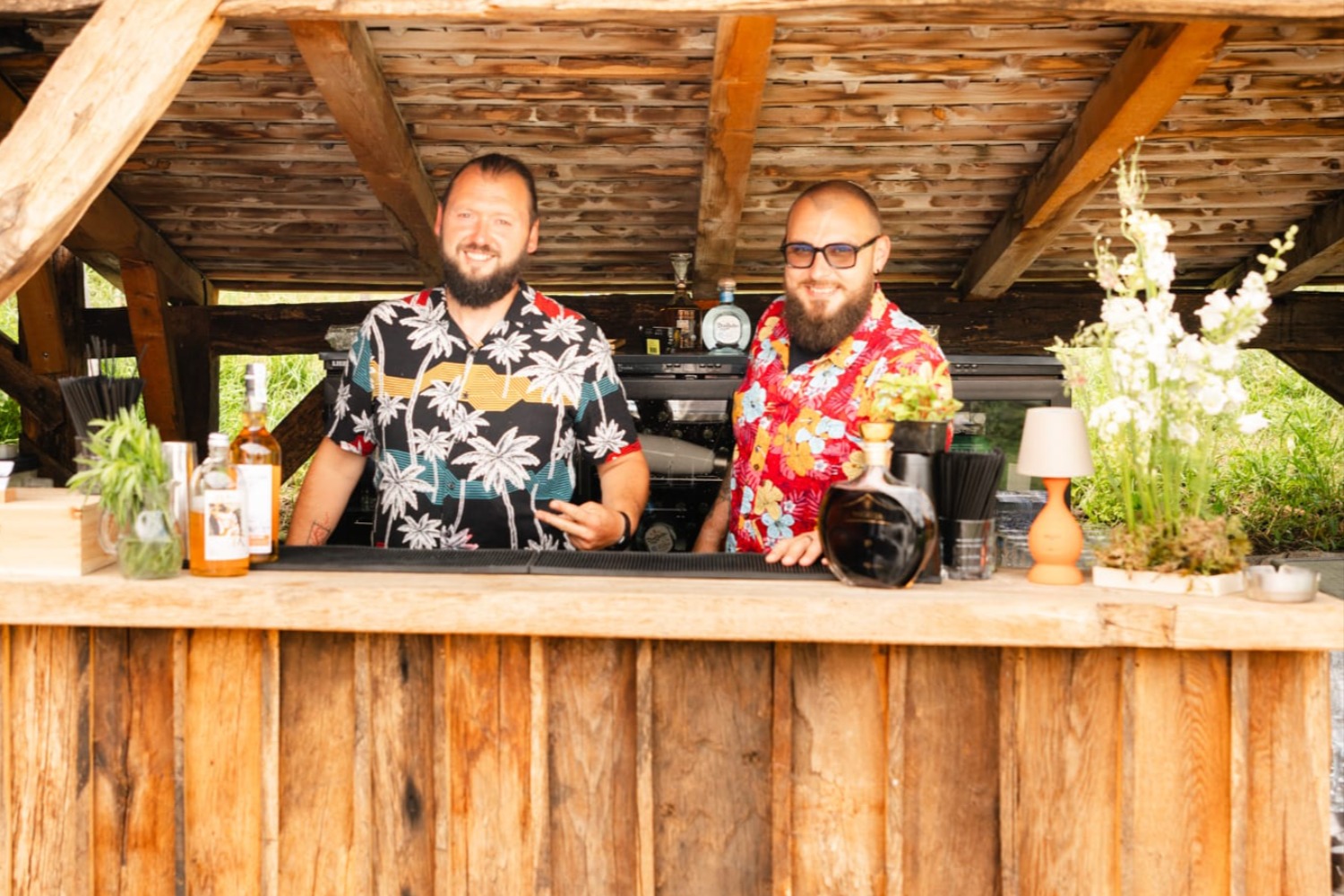Chimen & Tarhon – Barul mobil care transformă evenimentele în experiențe catering-bauturi bucuresti
