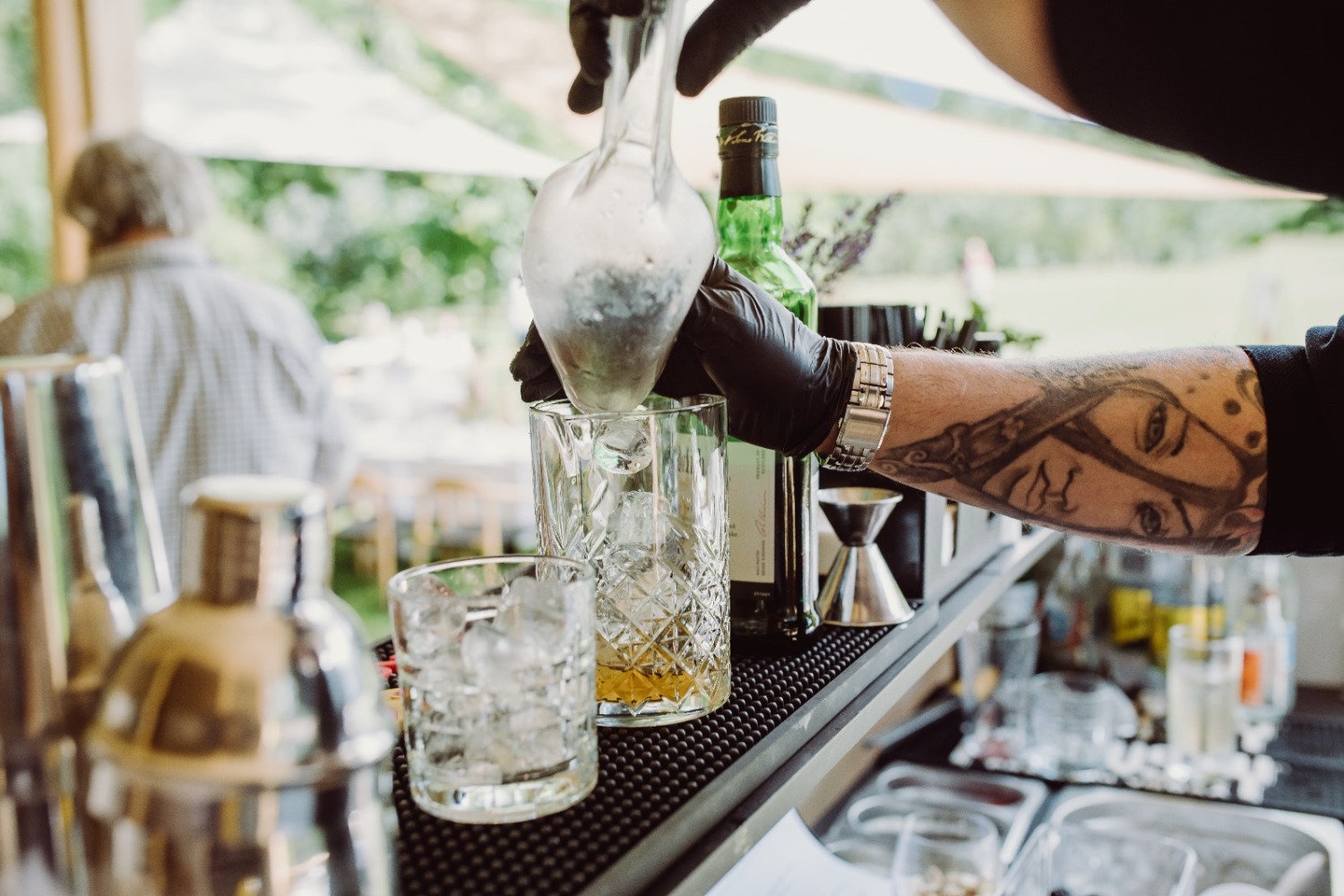 Chimen & Tarhon – Barul mobil care transformă evenimentele în experiențe catering-bauturi bucuresti