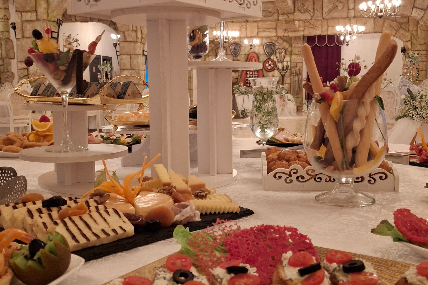 Salon Regal Dracula in Arges , pe Transfagarasan locatii arges