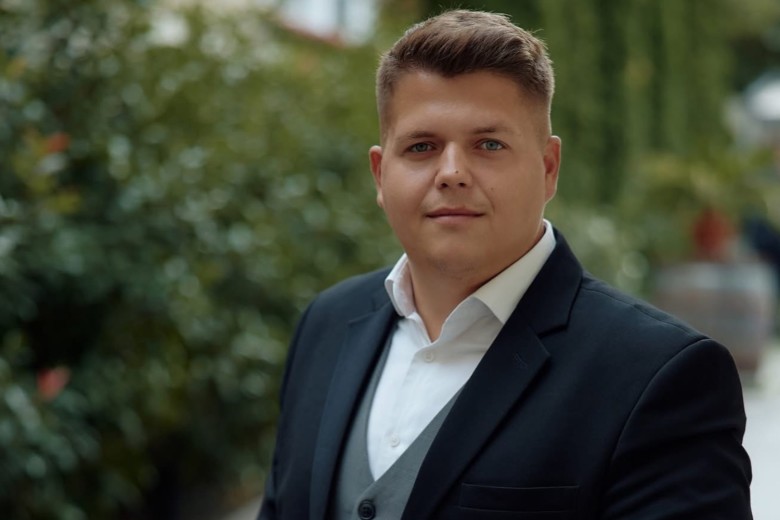 SC Fotoshine SRL