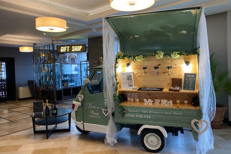 Victor’s Van Prosecco and More